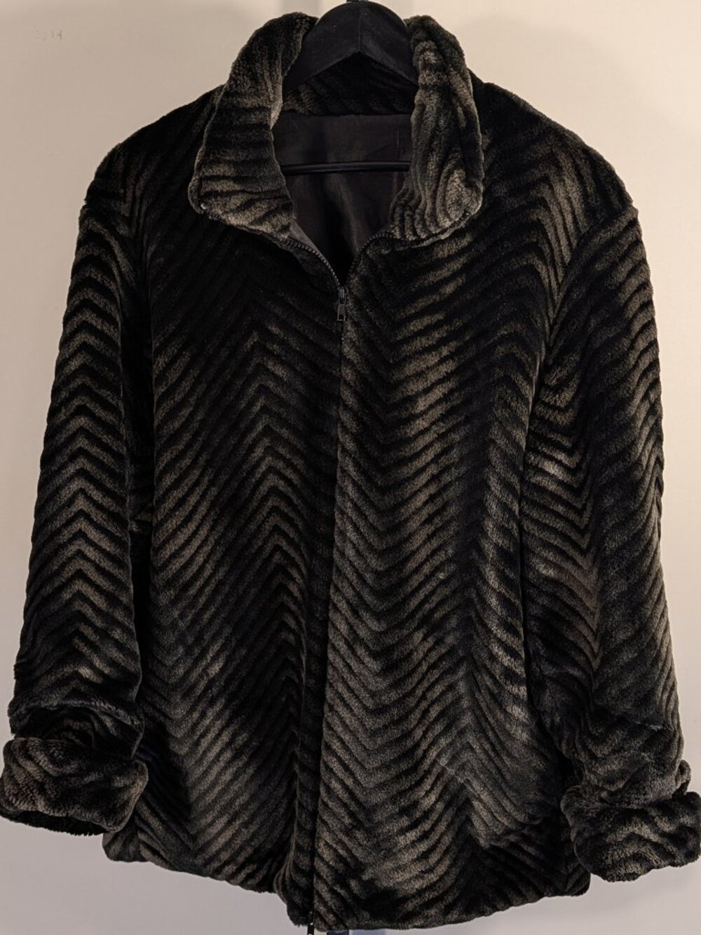 Vintage Chevron Faux Fur Jacket Black Grey Plush Zip Front | Sz XL